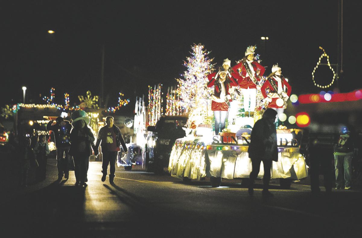 Sunnyside Christmas Parade Route 2022 At The Sunnyside Lighted Farm Implement Parade | Local | Yakimaherald.com
