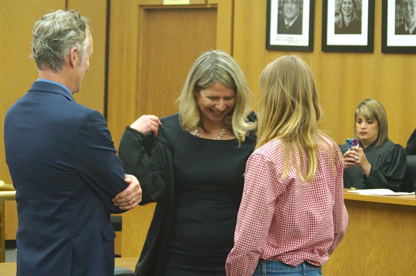 Yakima County Judges Elisabeth Tutsch and Jeff Swan formally sworn in