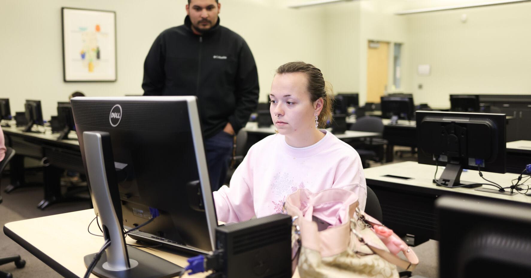 Nationwide FAFSA issues hit colleges and students in Central Washington - Vimarsana News