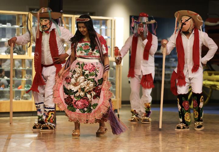 Community comes together to celebrate quinceañera exhibit at Yakima