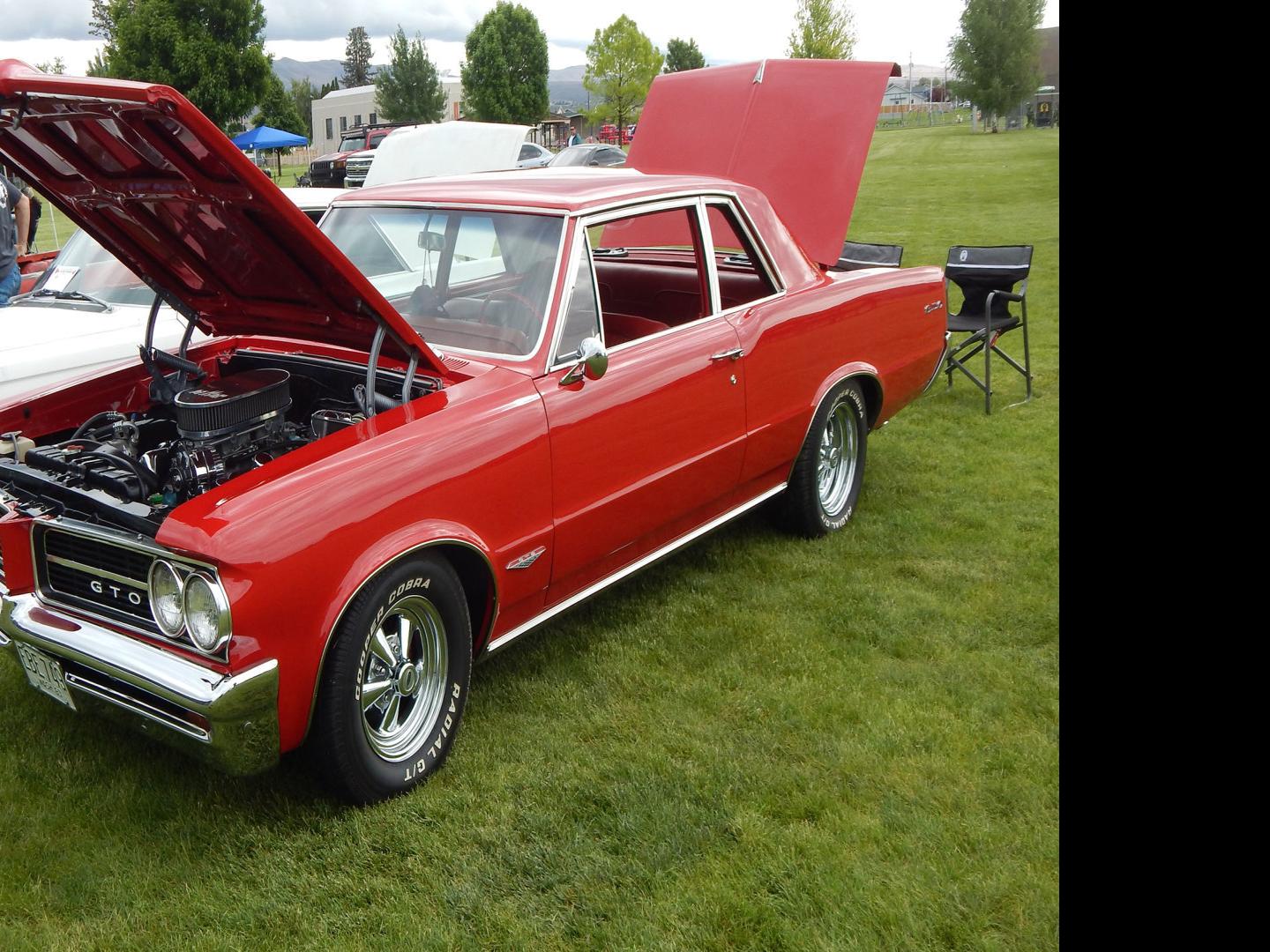 The Past Cruises Through The Valley On Vintage Wheels Community