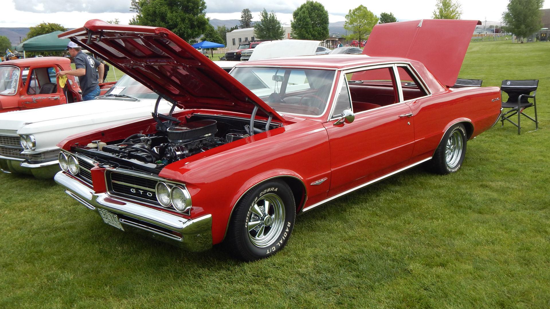 The Past Cruises Through The Valley On Vintage Wheels Community