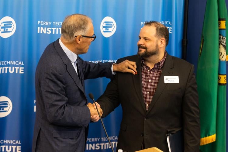 Governor talks about clean energy and jobs with Perry Tech students