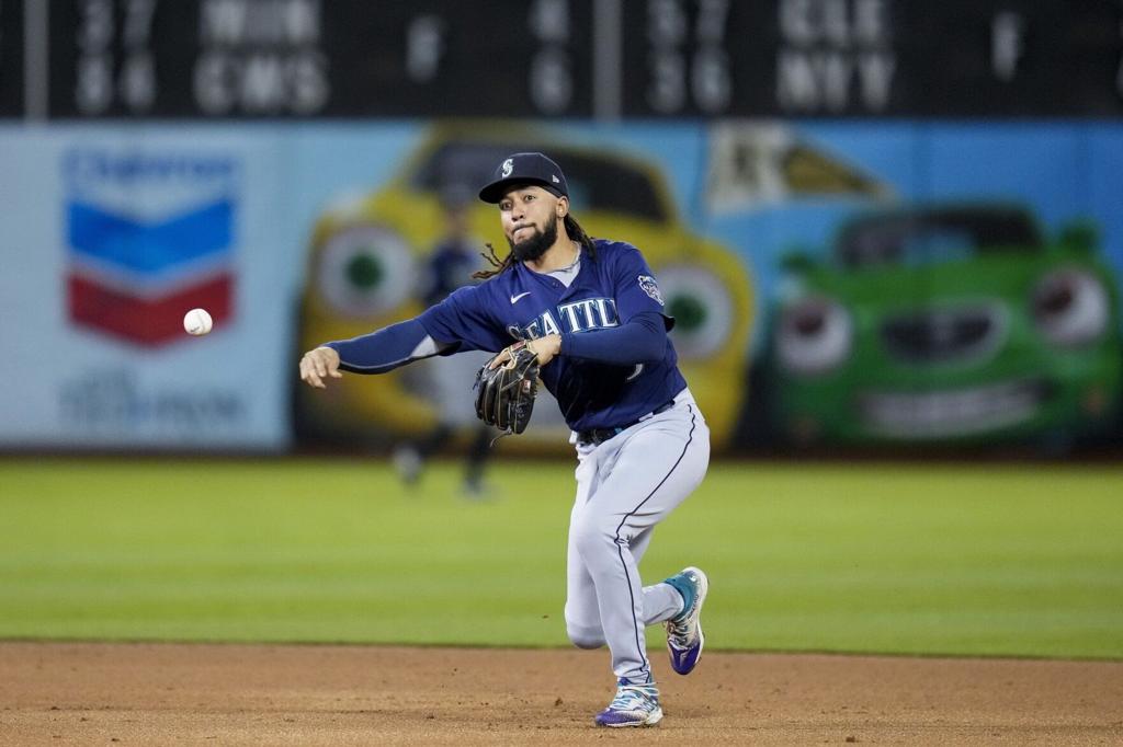 Late heroics from AJ Pollock, Eugenio Suarez send M's past A's in