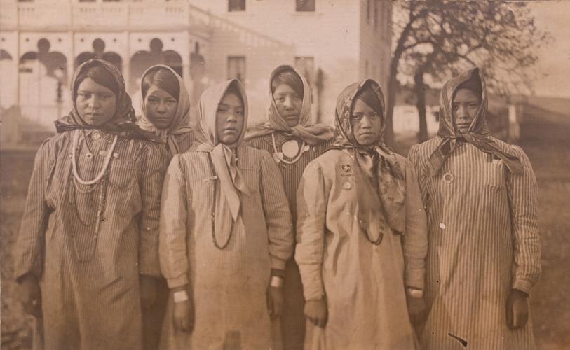 Yakama girls at Fort Simcoe