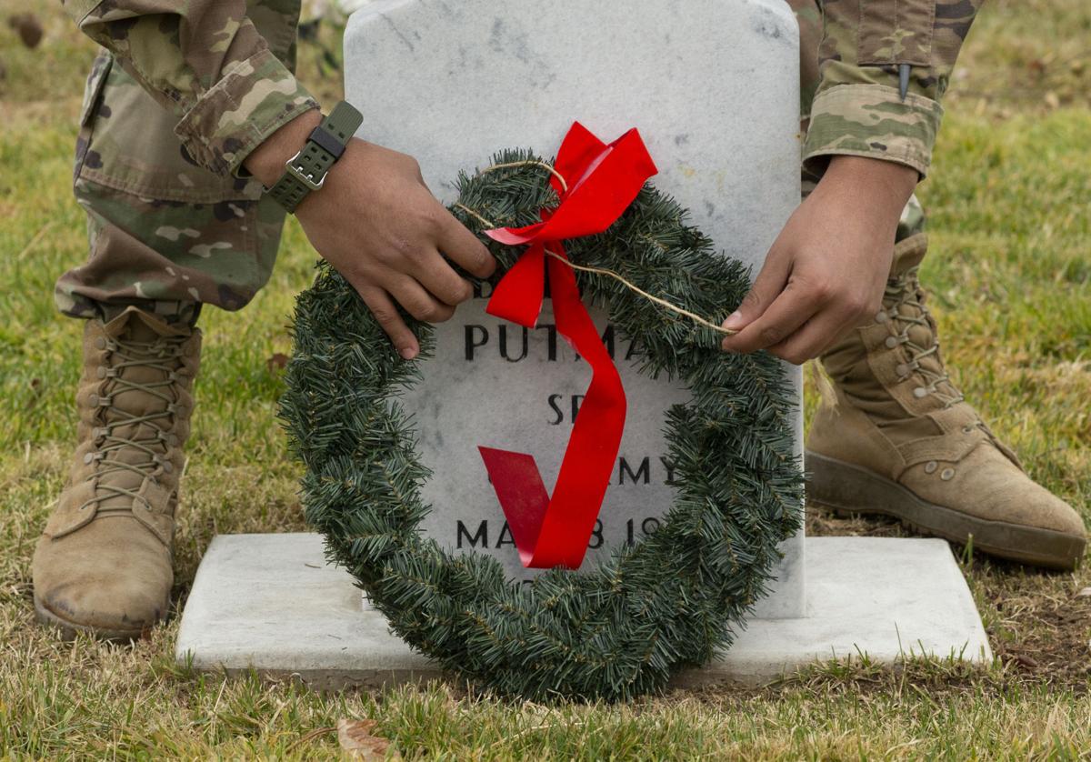 Wreaths placed on veterans' graves in Yakima; ceremony planned Saturday