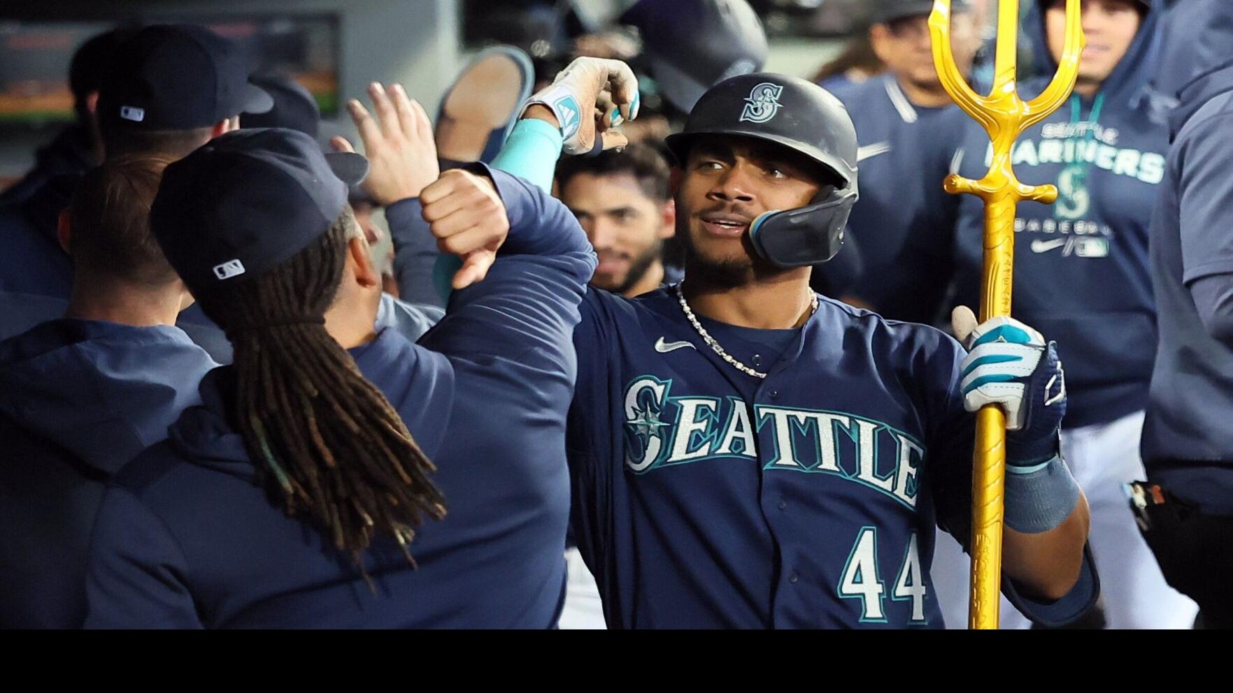 PHILADELPHIA, PA - APRIL 25: Seattle Mariners Outfield Teoscar Hernandez  (35) wears the Vader Swelmet and home run trident after hitting a home run  during the game between the Seattle Mariners and