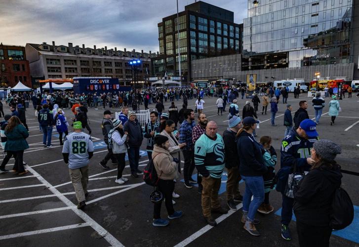 Test your hockey skills, snap pics with Stanley Cup at NHL Fan