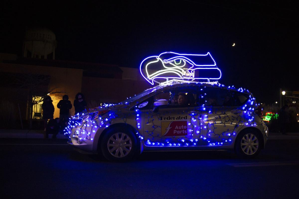 Photos: Toppenish Lighted Christmas Parade and Tree Lighting | News | yakimaherald.com