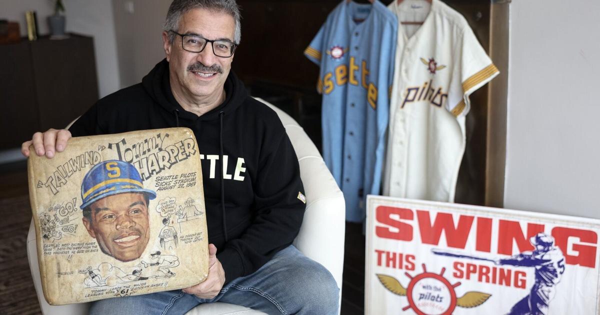 A 55-year-old theft has Mariners fans rooting for Milwaukee, and payback