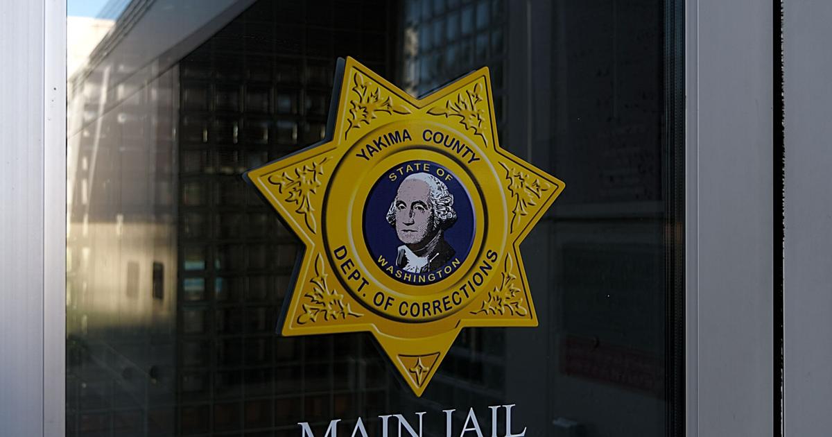 Yakima County jail inmate accused of stabbing corrections officer with