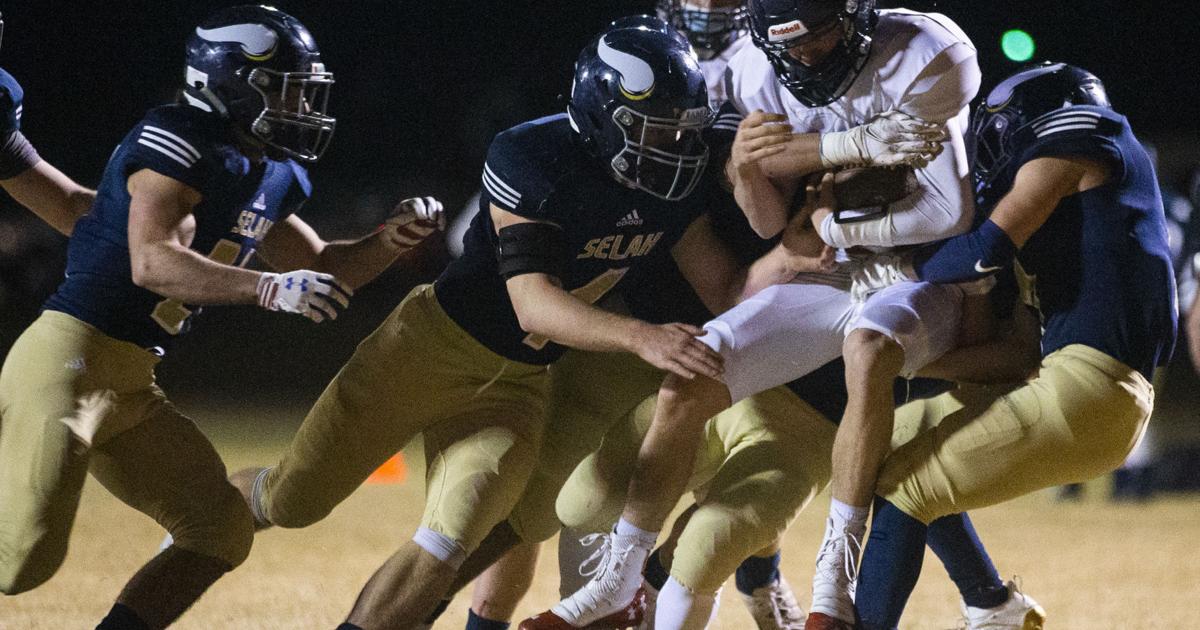 Selah football sees progress in 176 CWAC victory over Ellensburg