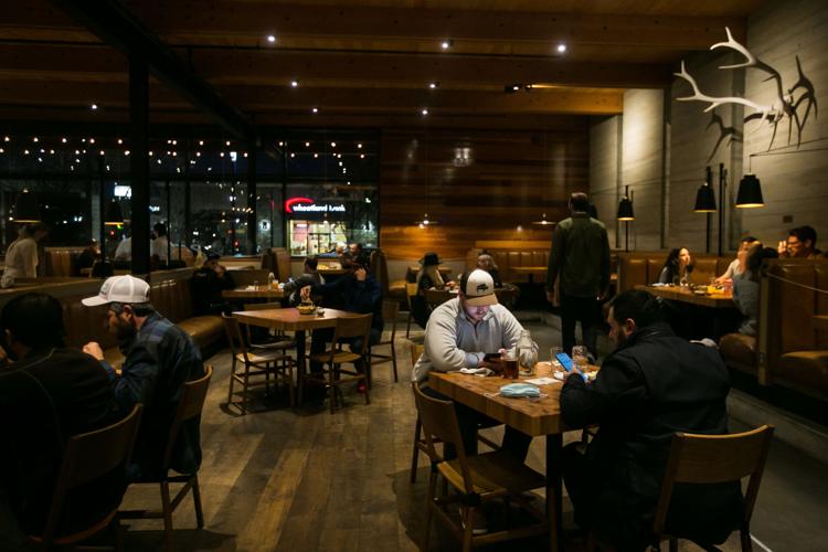 Yakima restaurant patrons show support on final night of indoor dining