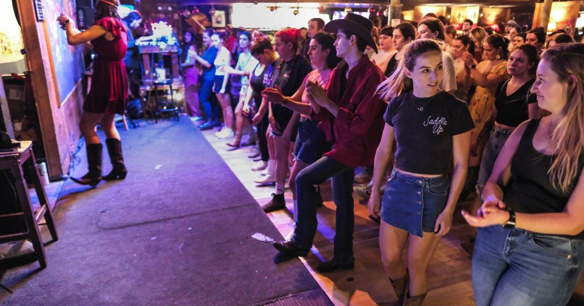 Seattle dive bar The Little Red Hen gets extra month to negotiate lease
