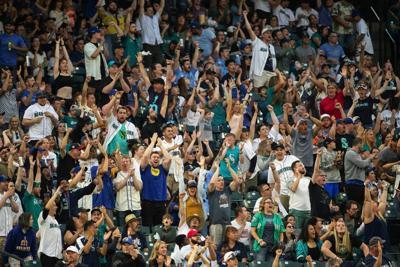 Despite being eliminated from postseason, Mariners fans show their support  at final game of season