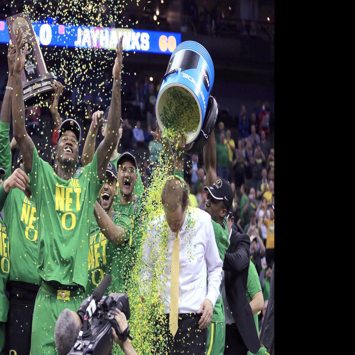 Oregon Men S Basketball Shocks Top Seed Kansas College Sports