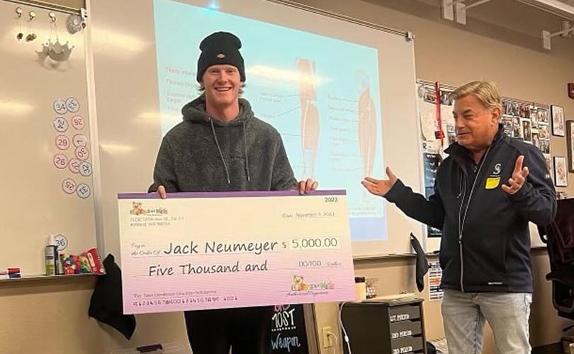 Mariners broadcaster shows up at Selah High School for surprise ...