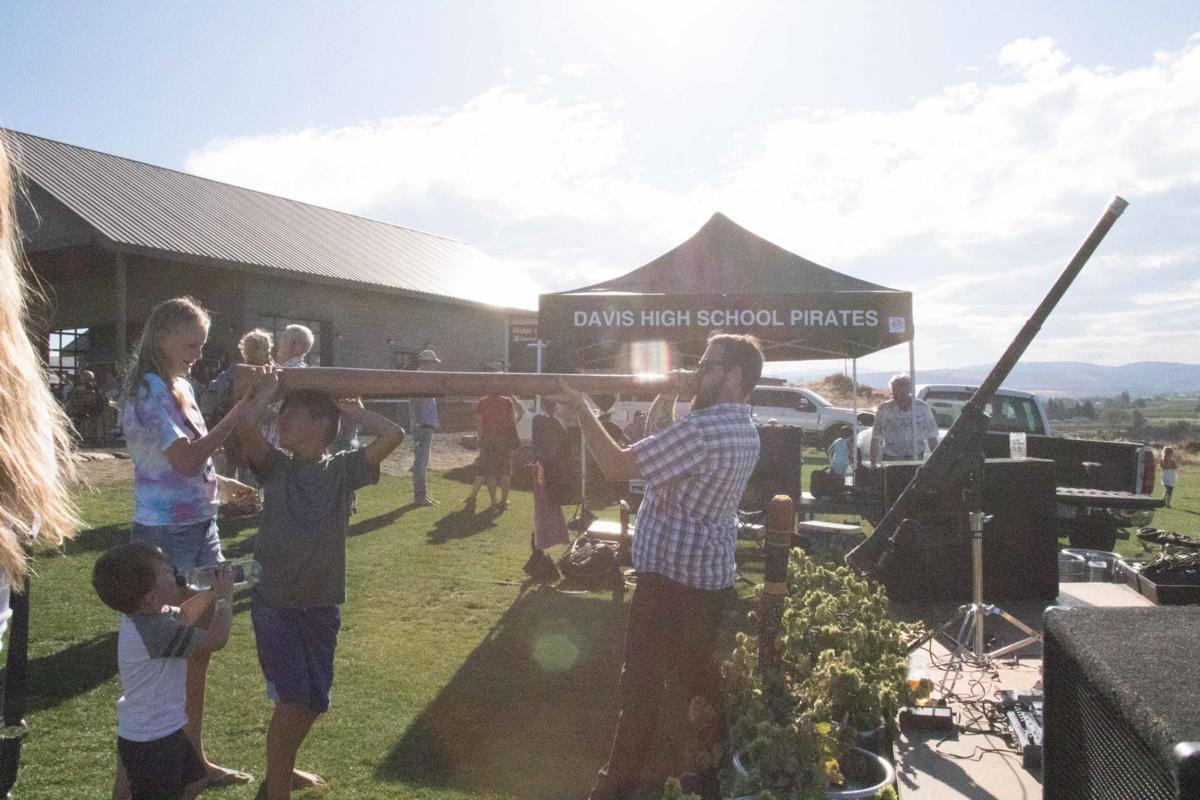 Social Scene Music And Monarchs At Cowiche Creek Brewing Company