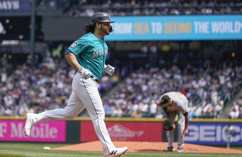 Luis Castillo shuts down Pirates as Mariners coast to victory, National  Sports