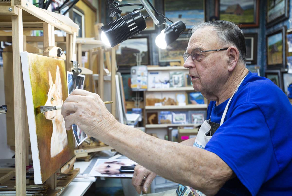 Yakima S Bill Carnahan Finds A Niche Painting Pet Portraits