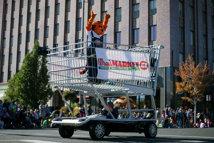 A Giant parade  vip in the city