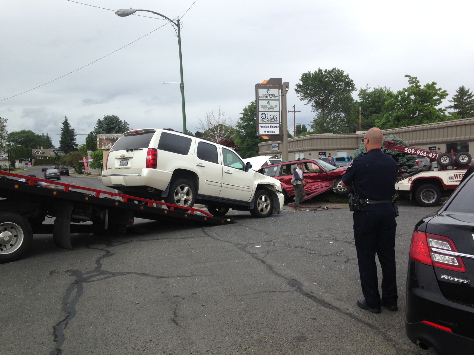 Crews cleaning up crash near downtown Yakima Local