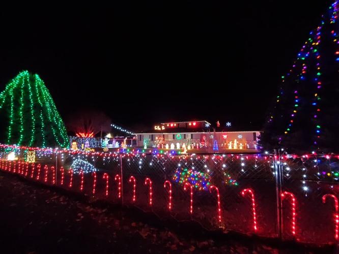 Listing of holiday lights displays around the Yakima Valley 2021
