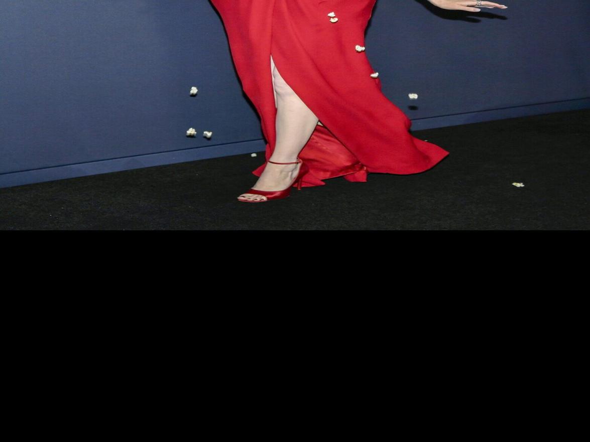 Emma Stone's popcorn dress pops at 'SNL' 50th anniversary special