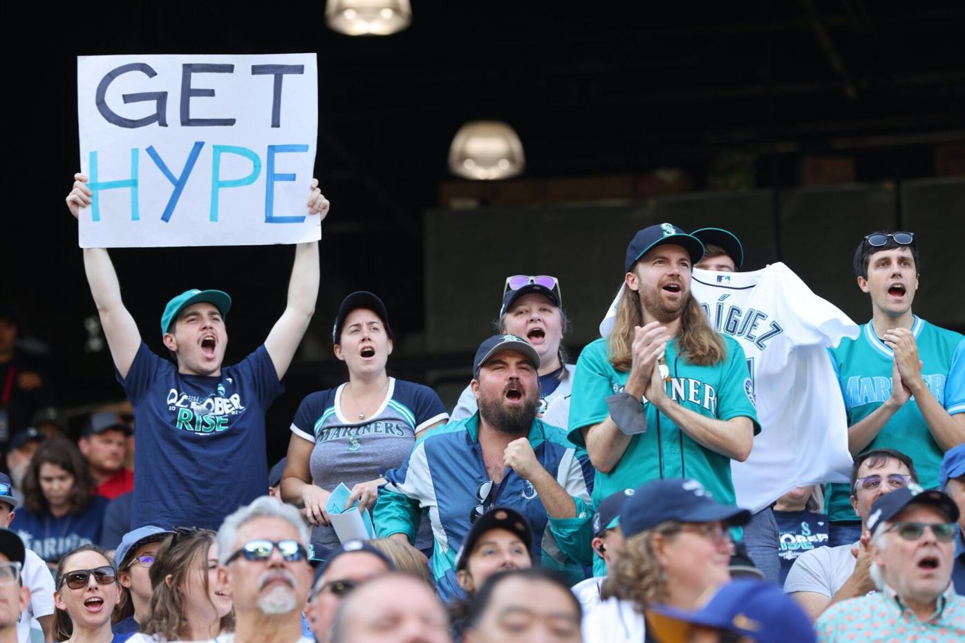 Mariners fans celebrate team's playoff win in Toronto at T-Mobile watch  party