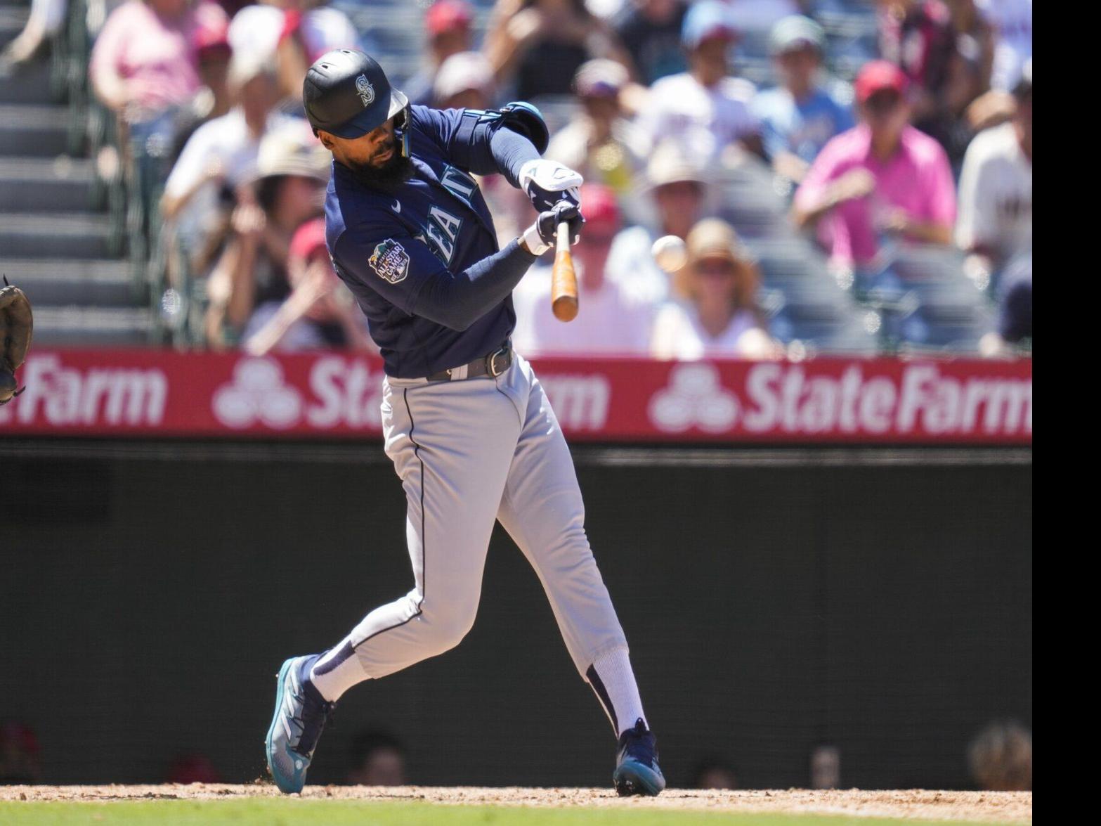 Eugenio Suarez comes through in 10th as Mariners sweep Angels