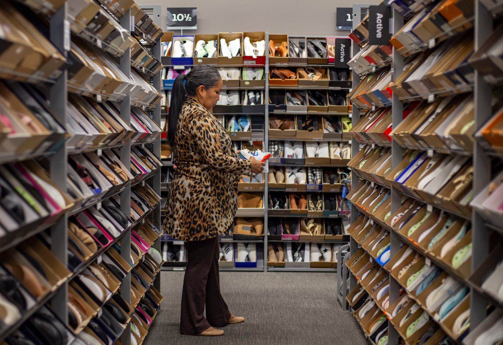 Hundreds show up for Nordstrom Rack opening at Valley Mall in