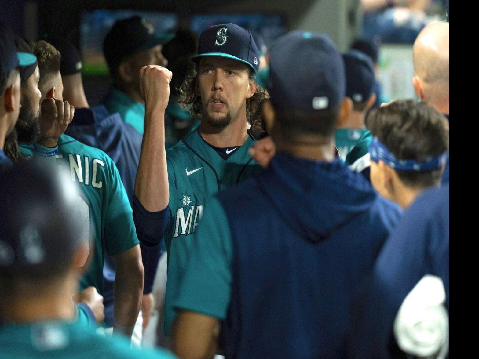 Mariners continue dominance of A's, win 7-2