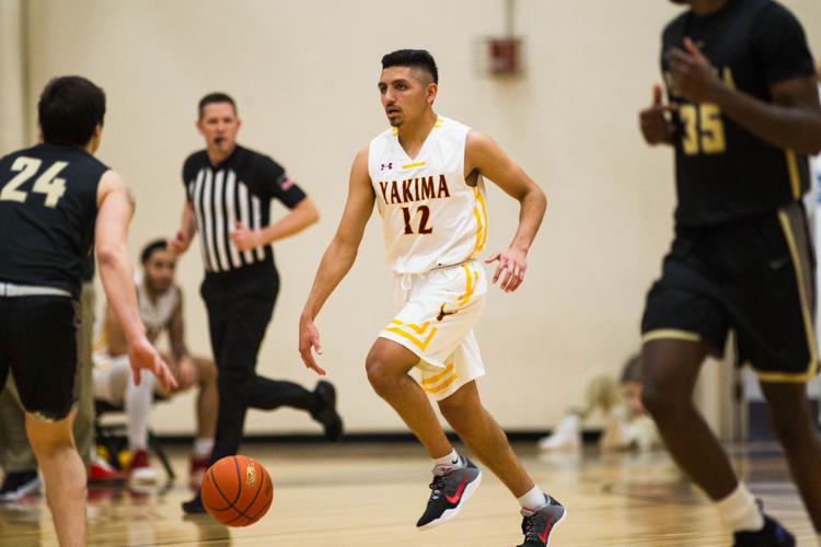 PHOTOS Yakima Valley College hosts Peninsula College in men's