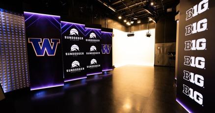 Washington Huskies unveil $25 million TV studio for Big Ten Network