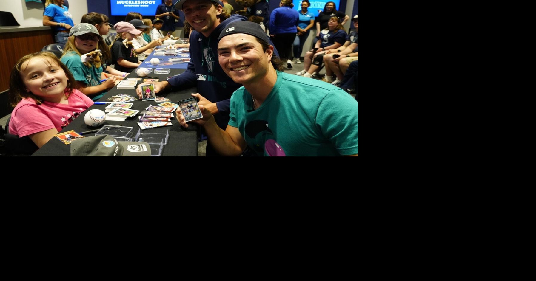 Mariners’ Bryan Woo hosts Seattle Children’s group for ‘reverse signing’ event