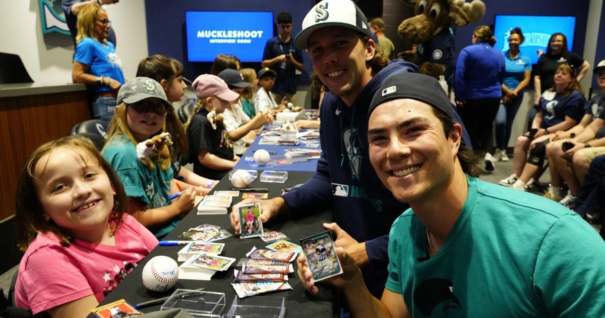 Mariners’ Bryan Woo hosts Seattle Children’s group for ‘reverse signing’ event