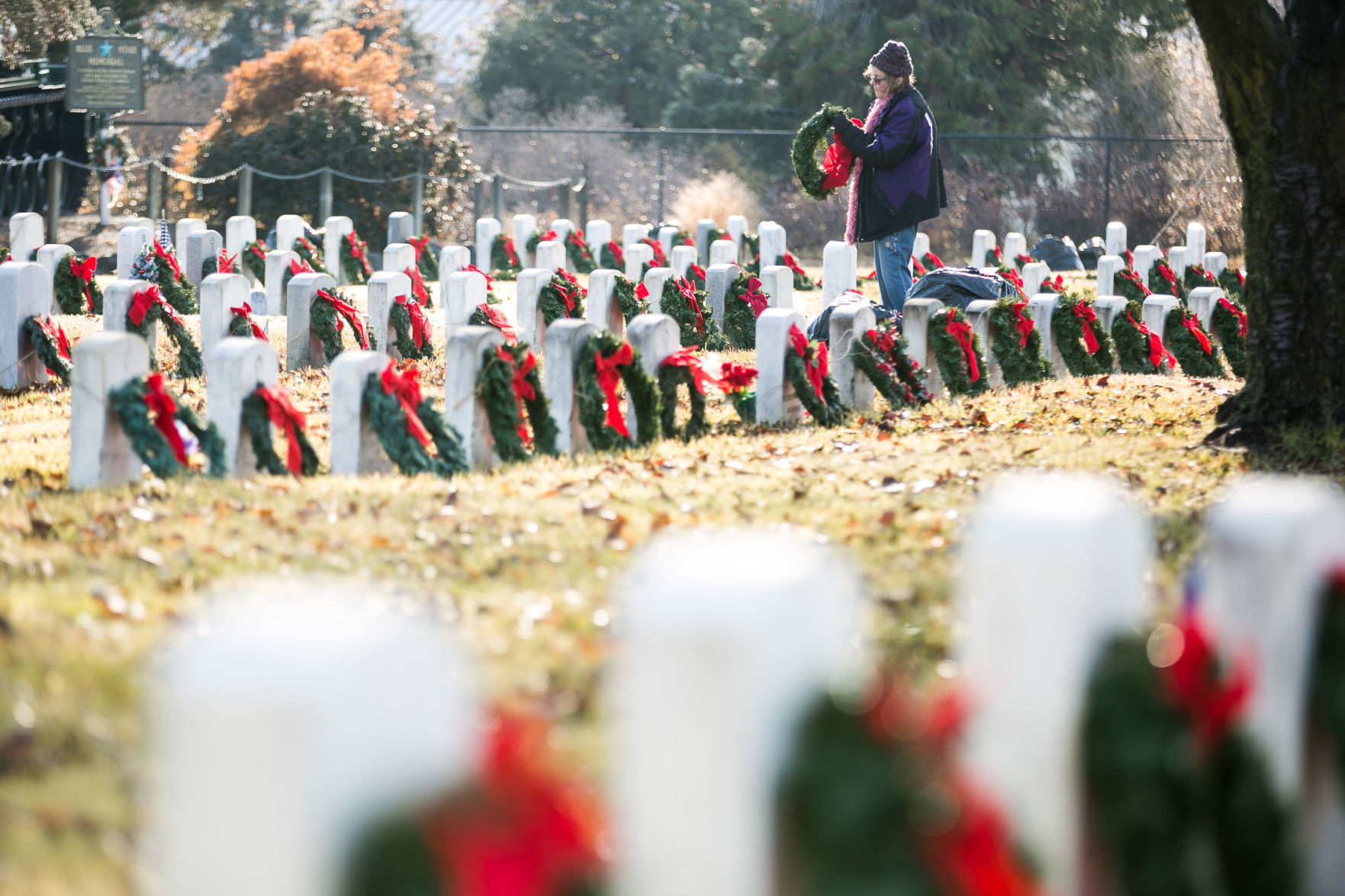 VFW, Military And Others Place Holiday Wreaths On Veterans' Headstones ...