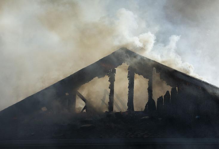 No injuries in Selah apartment fire, but building is a total loss