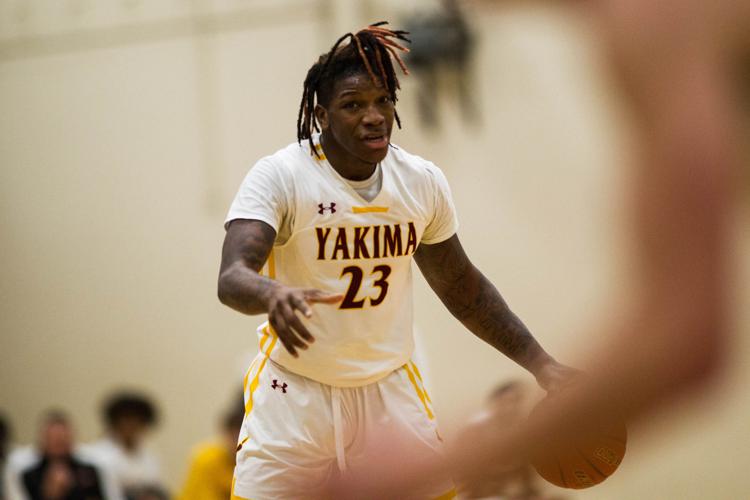 PHOTOS Yakima Valley College hosts Peninsula College in men's