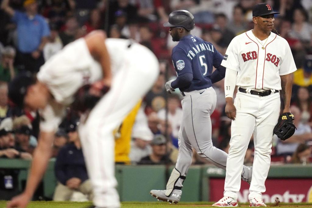 Red Sox homer three times off all-star Luis Castillo, beat Mariners 9-4