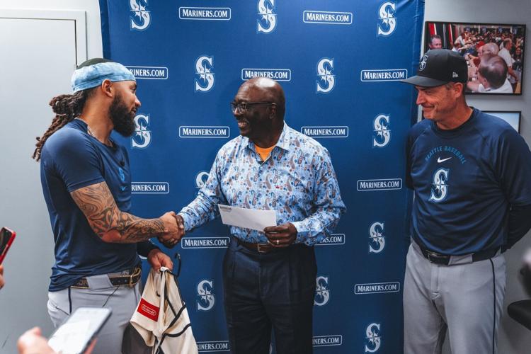 Mariners’ J.P. Crawford presents game-worn Steelheads jersey to Negro Leagues Baseball Museum