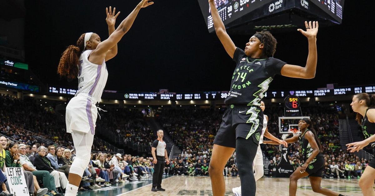 Photos: Seattle Storm take on Golden State Valkyries