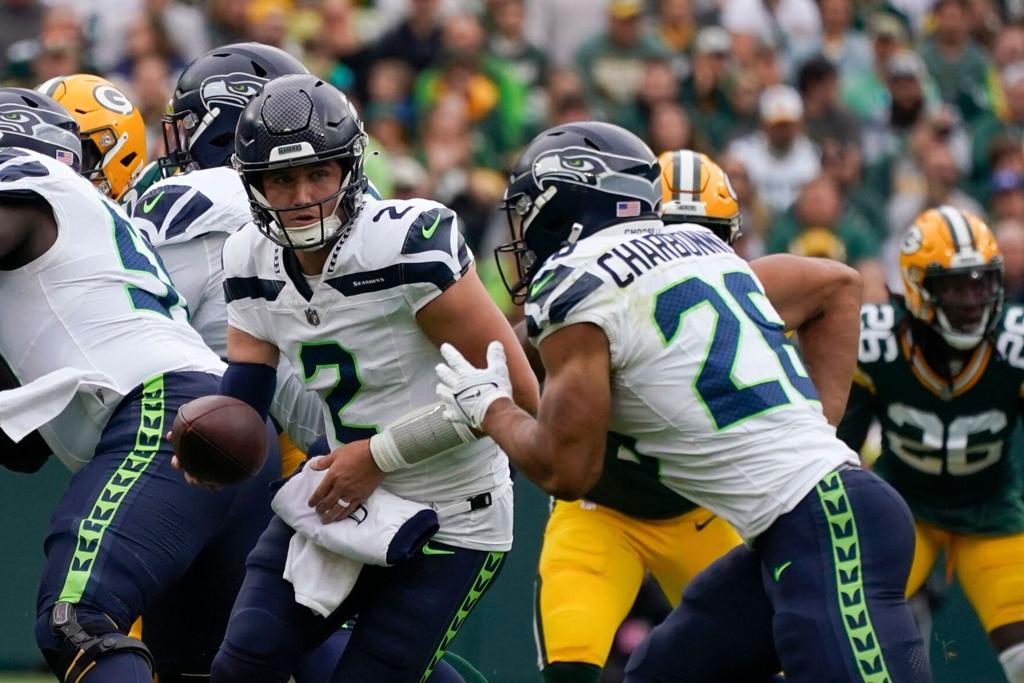 Late TD drive comes up short, and Seahawks suffer 'devastating