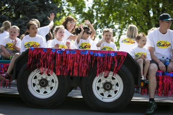 Photos/video: Community on parade in Selah