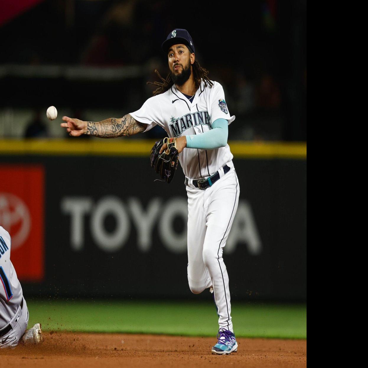 What happened to JP Crawford? Mariners shortstop pulled early from game  against Yankees