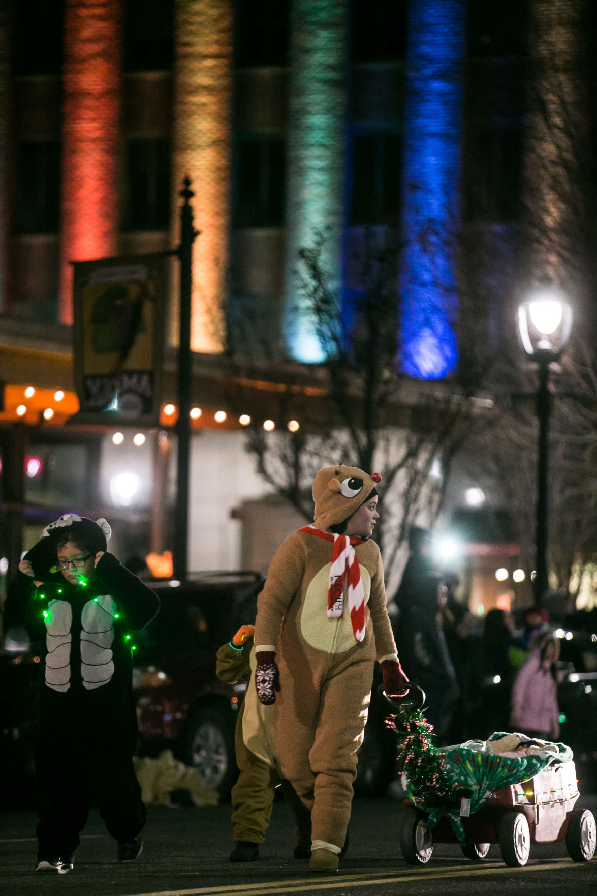 Downtown parade lights up Yakima Local