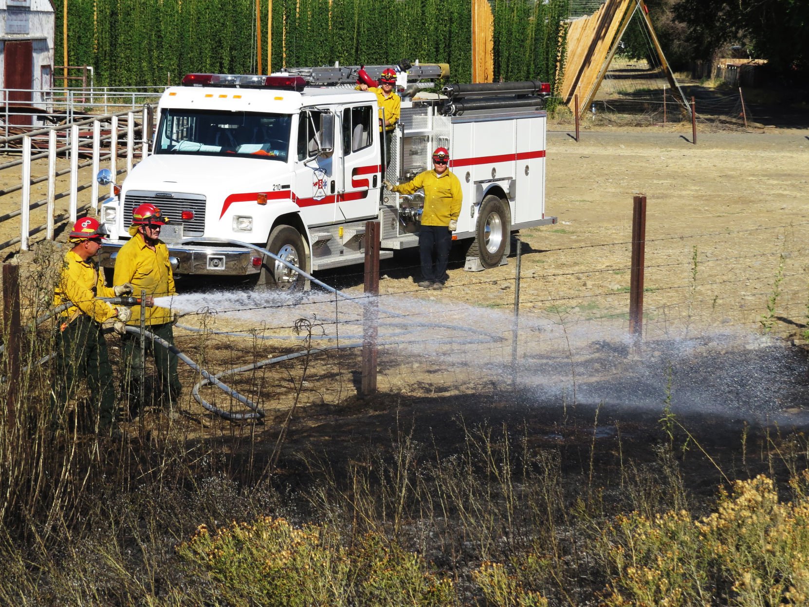 Firefighters Contain Spot Fires On I-82 Near Zillah | Local ...