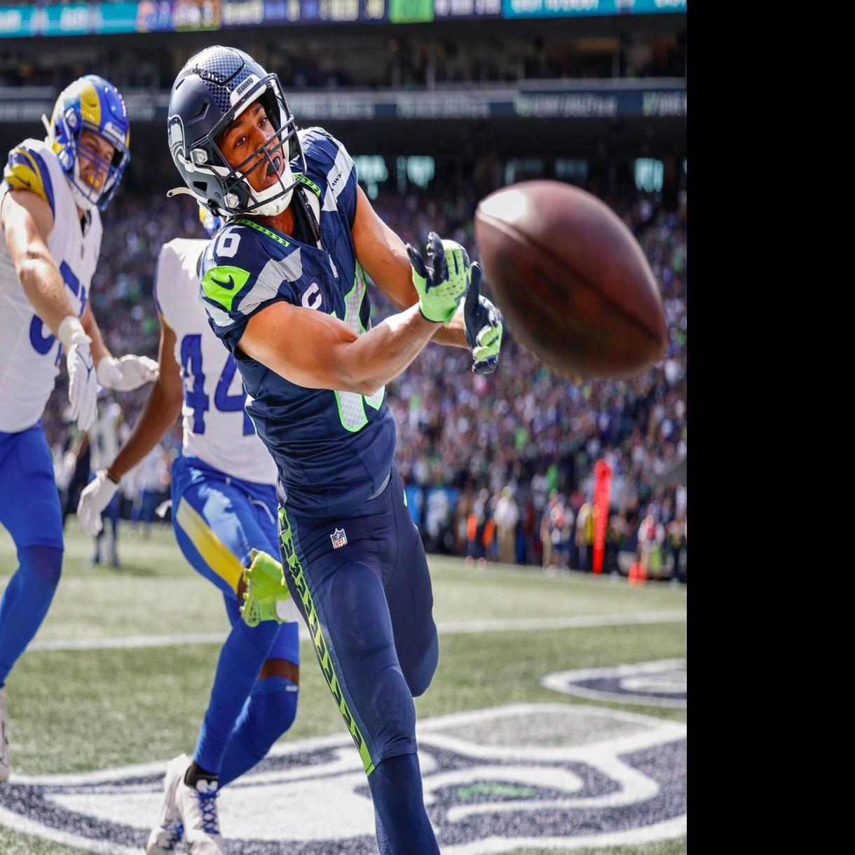 Photos: Seahawks host Rams in season opener