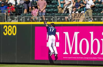 It was the craziest thing ever': Mariners end playoff drought and party is  on - Seattle Sports