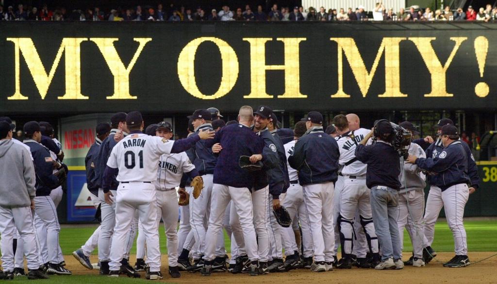 Mariners to honor record-setting 2001 team with statue at T-Mobile Park |  Mariners | yakimaherald.com